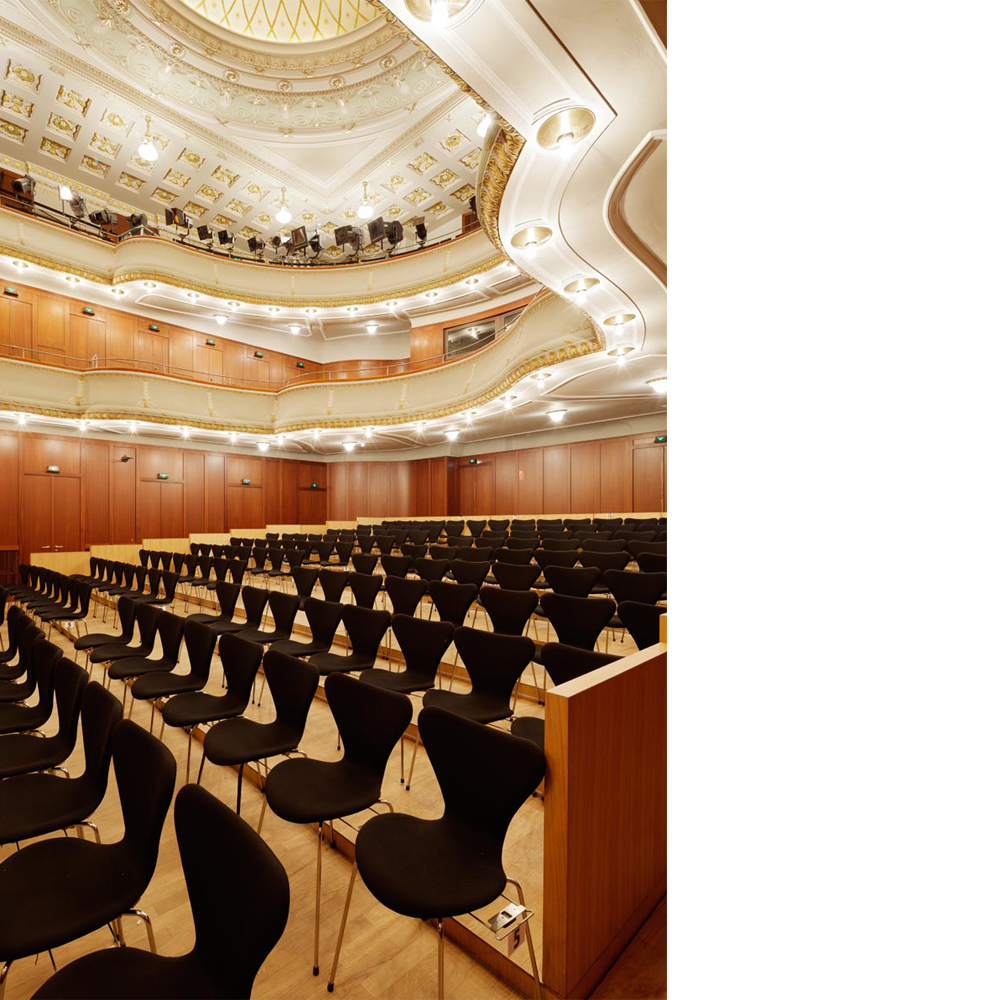 Theater und Philharmonisches Orchester I Alter Saal bestuhlt